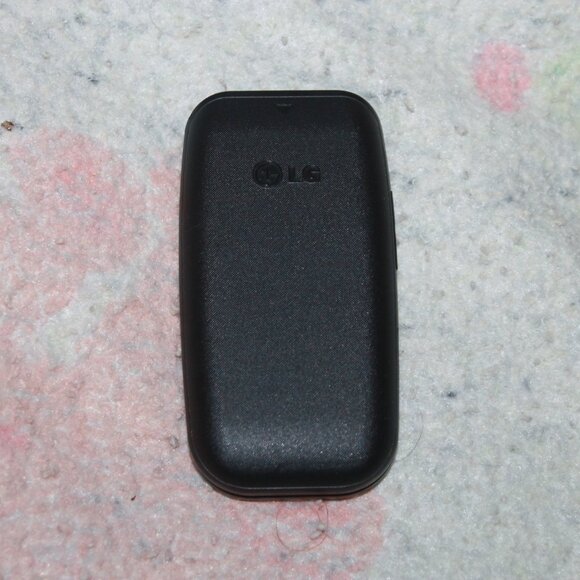 LG 440G TracFone Flip Phone Black - Picture 3 of 6